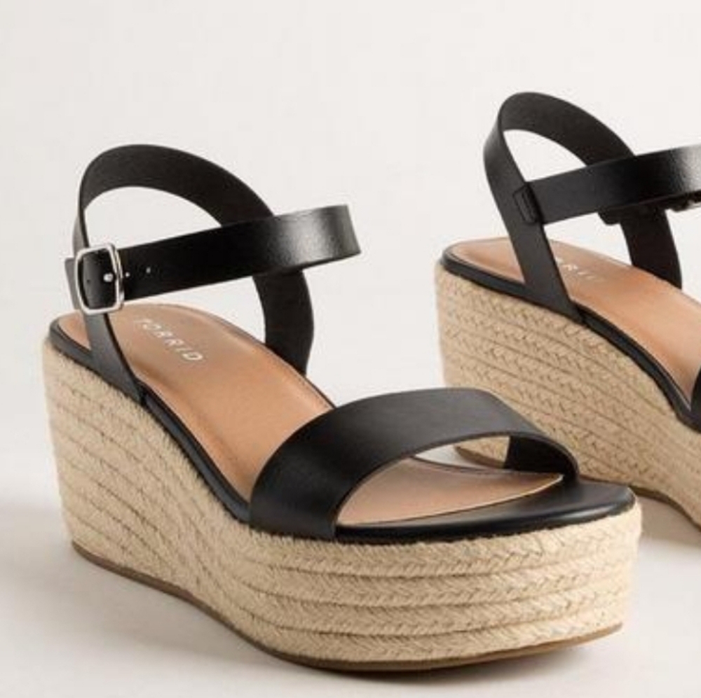 Torrid sz 8 platform sandals